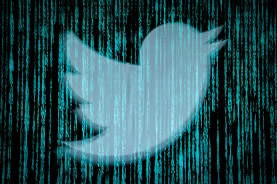 Хакеры взломали Twitter-аккаунты: Чанпэна Чжао, Илона Маска, Уоренна Баффета, Билла Гейтса. Заглавный коллаж новости.