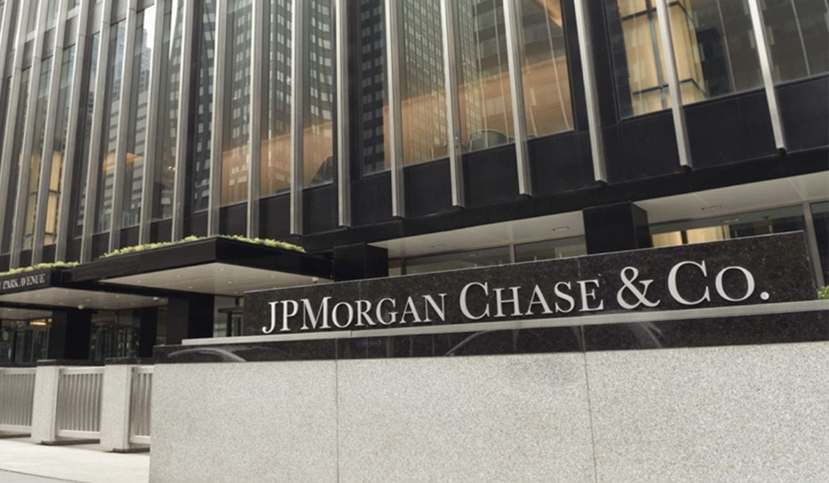 JPMorgan: биткоин обладает потенциалом для долгосрочного роста. Заглавный коллаж новости.