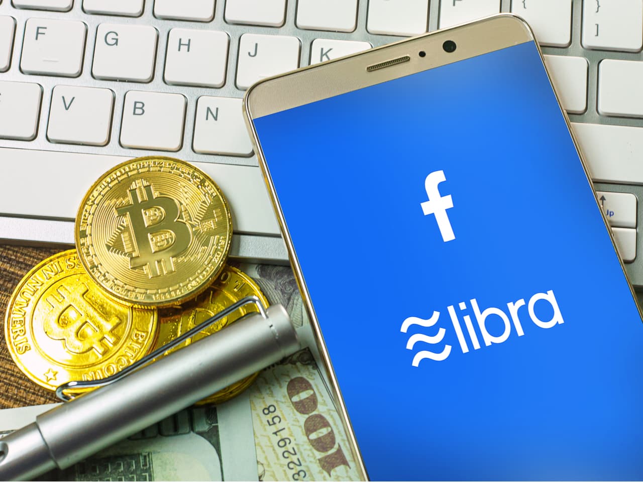 Facebook запустит криптовалюту Libra в начале 2021 года. Заглавный коллаж новости.