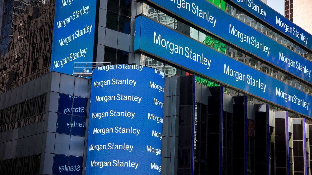 ARK Invest подали заявку на запуск биткоин-ETF | Morgan Stanley инвестируют в биткоин-фонды. Заглавный коллаж новости.