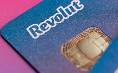 Revolut отменяет комиссию на сделках с криптовалютами.