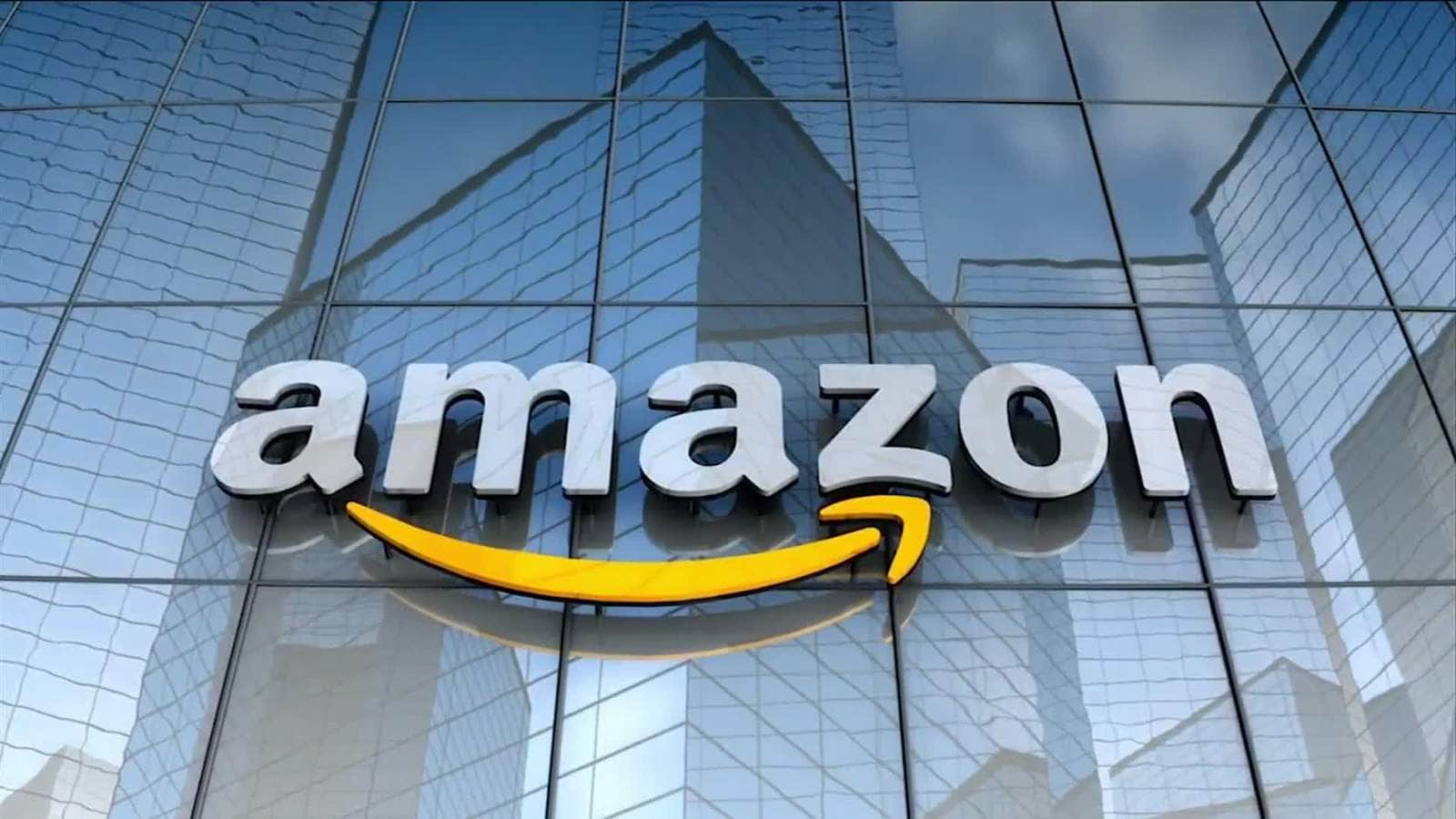 Покупки на Amazon теперь можно оплатить криптовалютами. Заглавный коллаж новости.