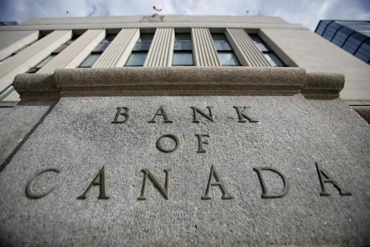 Криптовалюты не представляет риска для экономики — Банк Канады. Заглавный коллаж новости.