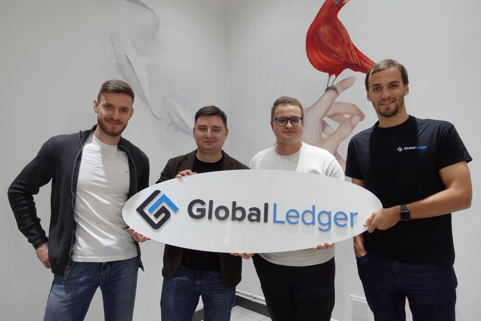 Блокчейн-стартап Global Ledger из Украины получил финансирование в размере $3,5 млн. Заглавный коллаж новости.