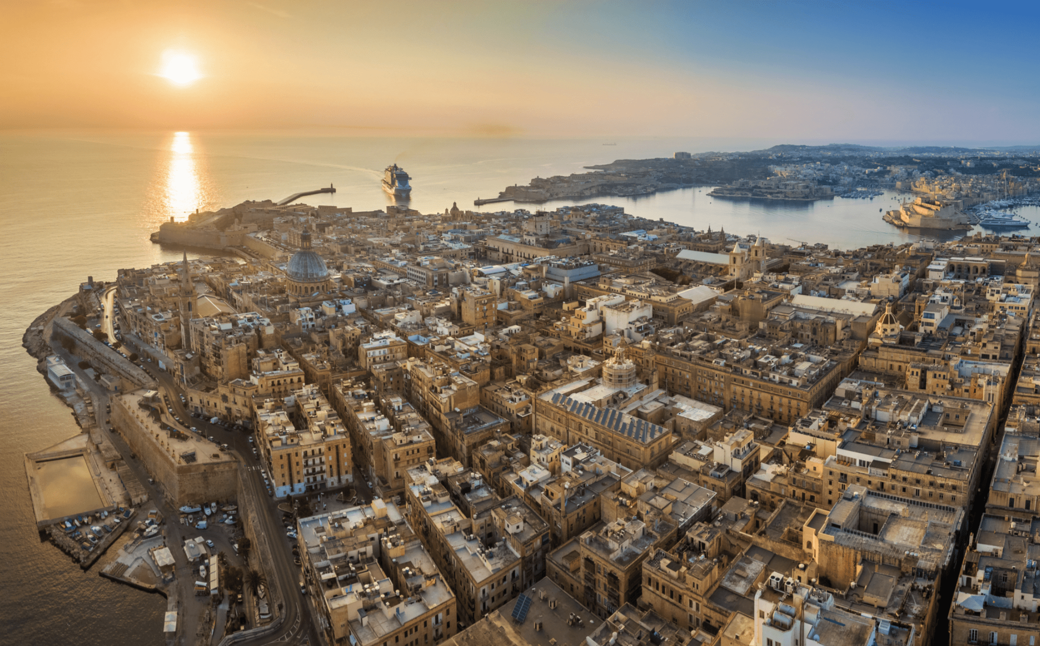 Правительство Мальты обвинили в растрате 3 млн. евро направленных на развитие блокчейна. Заглавный коллаж новости.