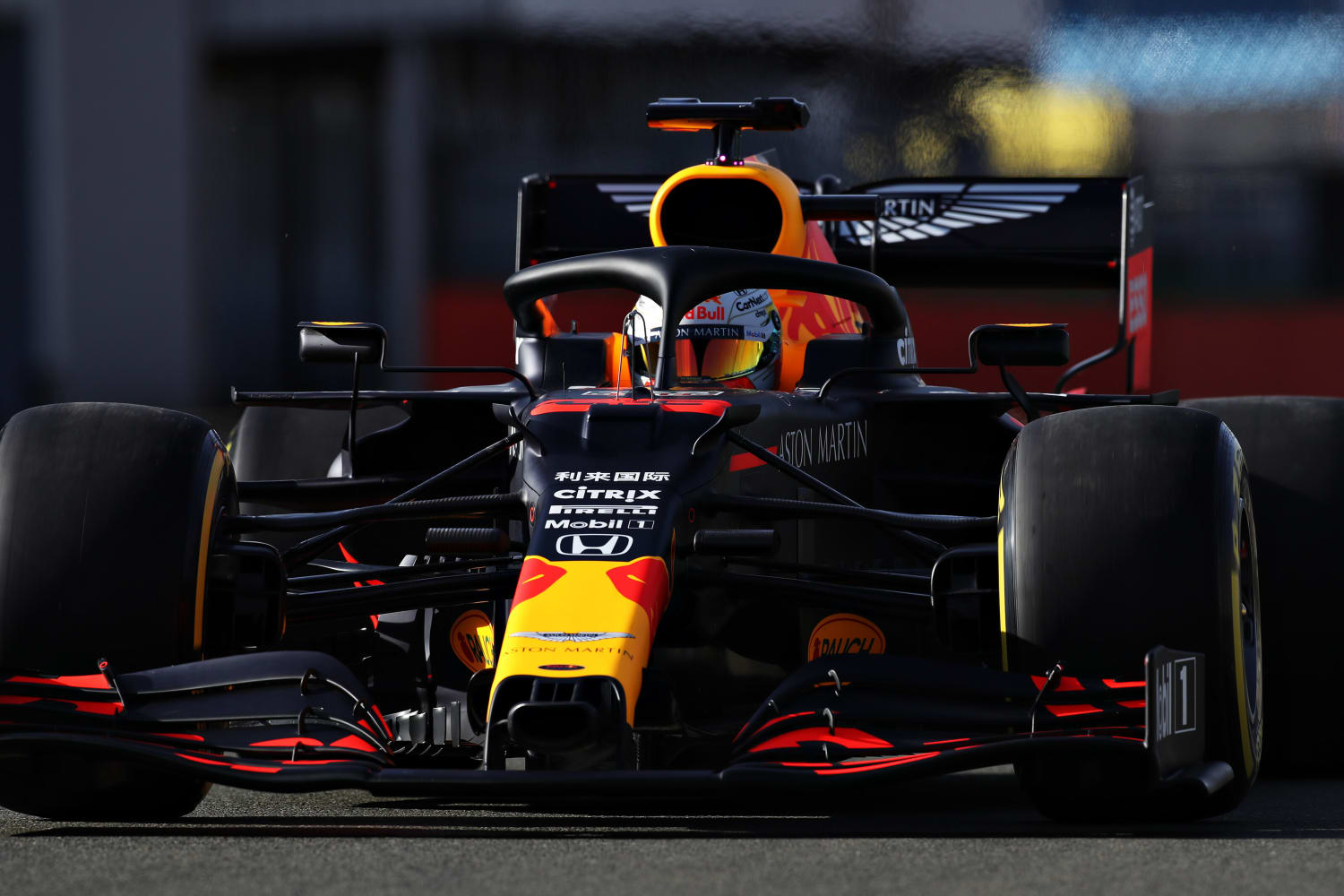 Red Bull Racing создали 10 тыс. NFT посвященных «Формуле-1». Заглавный коллаж новости.